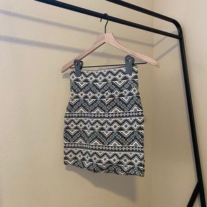 Patterned pencil skirt